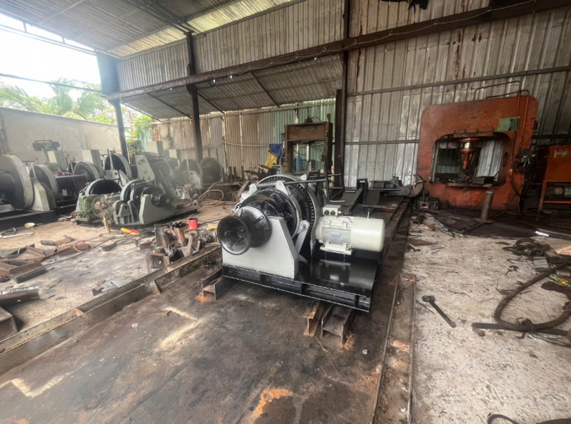 tời xích điện