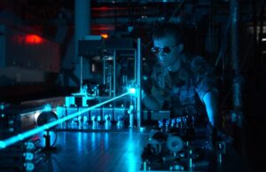 Laser là gì
